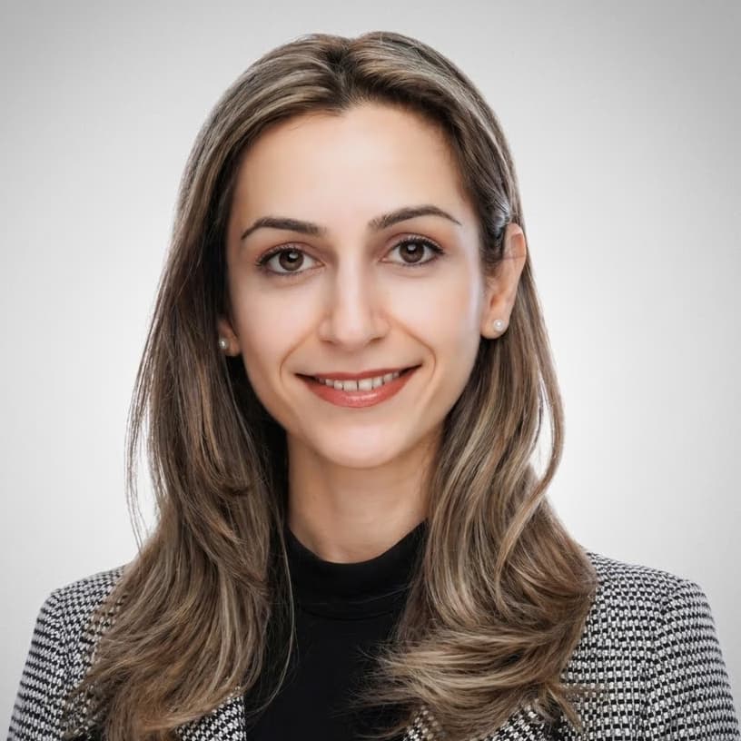 Dr. Emma Amoozadeh headshot