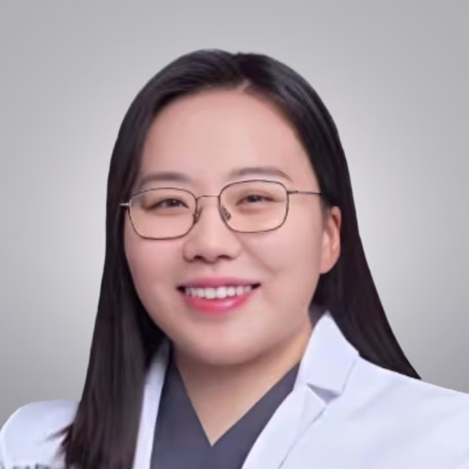 Dr. Yun Kwak headshot